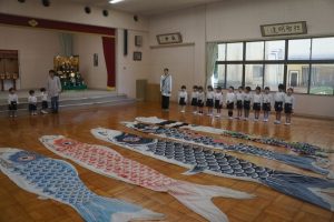 みんなの歌声、鯉のぼりさんに届いたかな?の様子