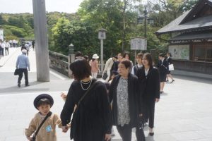ぞう組さん、きりん組さんは御神楽を奉納して幼稚園に帰りました😊の様子