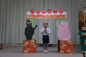元気いっぱい自己紹介をしましたの様子