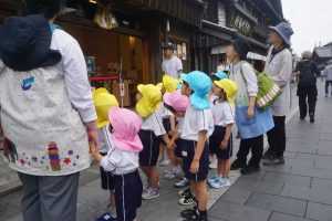 ツバメさんのお家を発見!ピヨピヨ~どんなお話をしているのかな?の様子