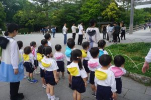 宇治橋前にて内宮遙拝をしました。の様子