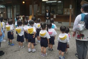 社務所の方にご挨拶。の様子