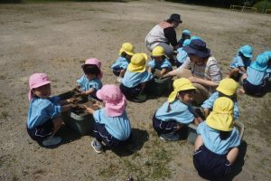 土こねのはじまり～！の様子