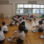 どんな楽しい事が待っているのかなとワクワクしながらお話を聞きます！の様子