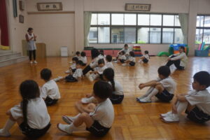 どんな楽しい事が待っているのかなとワクワクしながらお話を聞きます！の様子