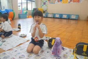おやつもいただいて、いつもとは少し違う特別な時間楽しかったね♪の様子