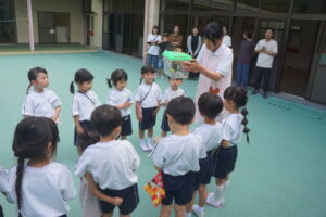 お世話しているあおむし君が蝶になりました😄の様子