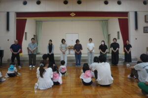 そして、今年度の役員さんに挨拶をしていただきました。よろしくお願いいたします。の様子