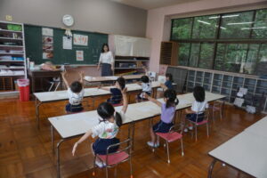 全身を使って一つ一つの文字を確認していきます。の様子