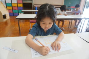 真剣な表情の様子