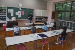 先生にお話しをしっかりと聞いて・・・の様子