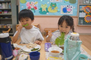 自分たちで育てたレタスは格別！柔らかくて美味しかったね(*^_^*)の様子