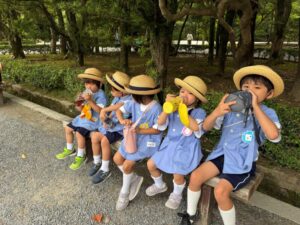 「おいしいね♪」とひと休み・・・の様子