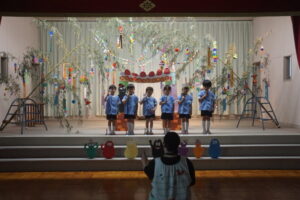 ミュージックベルの演奏☆6人で素敵な演奏を聞かせてくれました。の様子