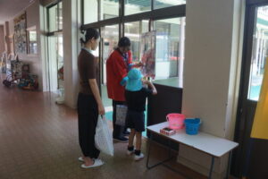 くじ引き屋さん　可愛いシール何があたるかな？の様子
