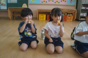 お楽しみのお八つを頂いた後は、の様子