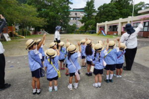 内宮、宇治神社へ遙拝に出かけます。の様子