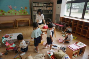 実習生のお姉さんが来てくれています。１ヶ月間よろしくお願いします♪の様子
