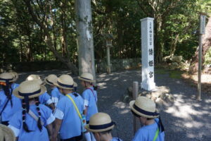 美術館を見学したあとは倭姫宮へ向かい、の様子