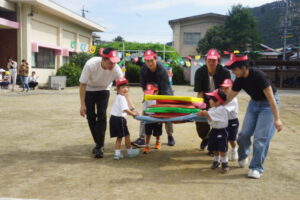 『年少組 親子競技』の様子